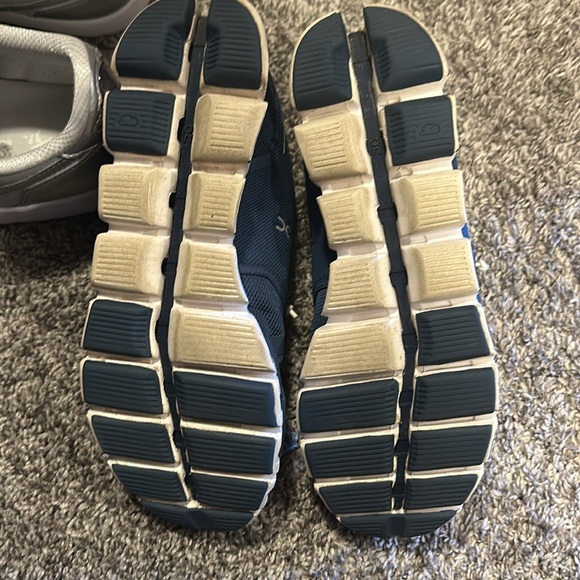 ON cloud size 10 women’s - Picture 5 of 5